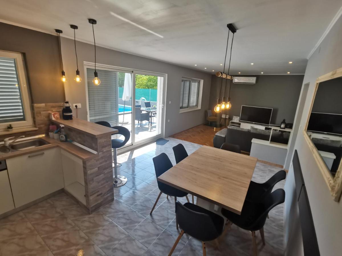 Holiday Home Villa Marija Radosic  エクステリア 写真